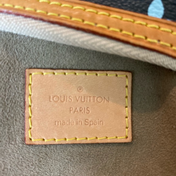 SOLD Authentic Louis Vuitton Greta - Picture 16 of 16